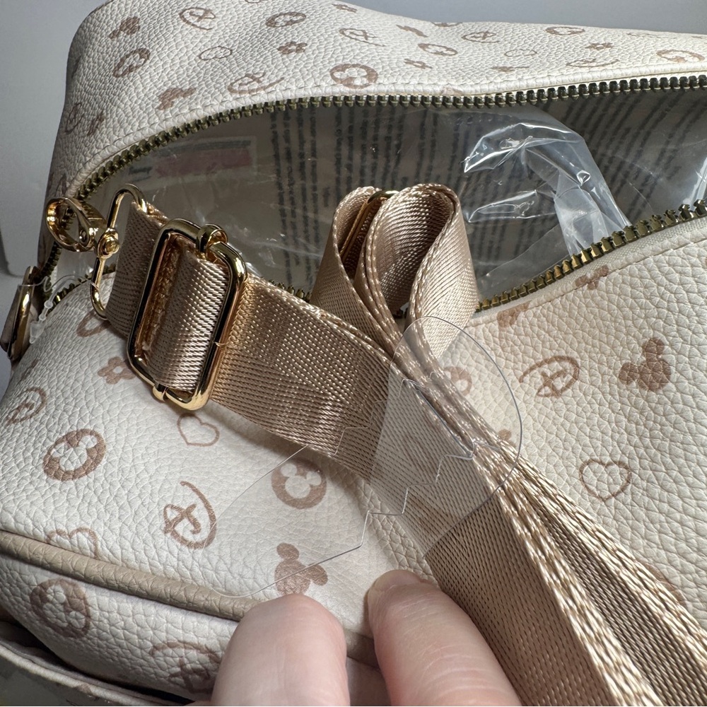 NWT. Disney X Primark Mickey Mouse Faux Leather Weekender bag - Picture 13 of 14
